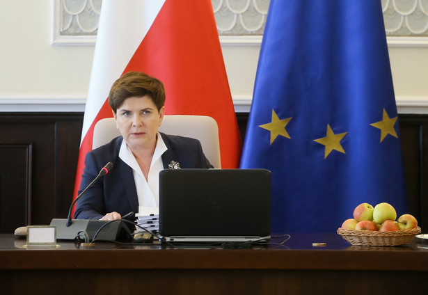 "Szydło utopi nas wszystkich". Co francuscy internauci sądzą o konflikcie wokół TK?