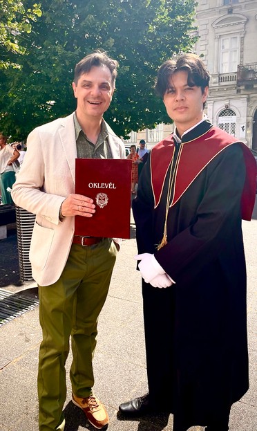 A fiával dolgozik Rajkai Zoltán – videó - Blikk