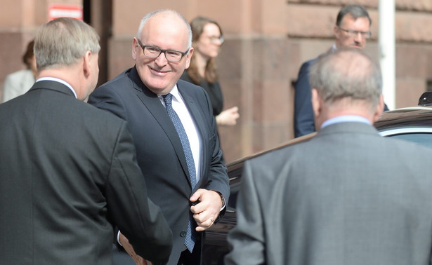 Wiceprzewodniczący KE Frans Timmermans po zrelacjonowaniu na kolegium komisarzy wtorkowej wizyty w Warszawie mówił na środowej konferencji prasowej w Brukseli, że wszystkie strony konfliktu wokół TK podjęły próbę rozpoczęcia dialogu