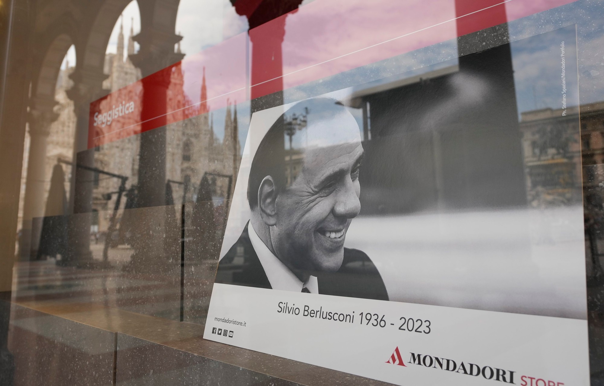 Pohreb Silvia Berlusconiho sa konal v Milánskom dóme.