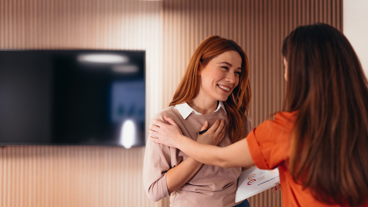 Prečo nás pekné slová namiesto úsmevu privádzajú do pomykova?