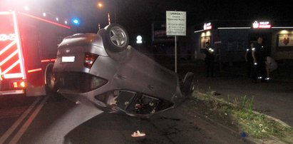 Przeleciała autem nad rondem i straciła rękę. Już wiadomo, dlaczego doszło do wypadku w Gnieźnie