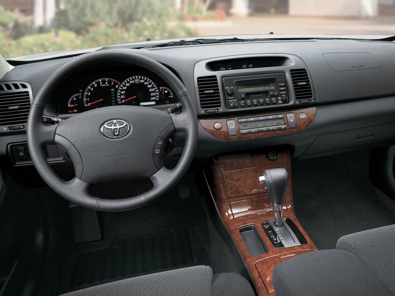 Toyota Camry - piąta generacja (2001 – 2006)