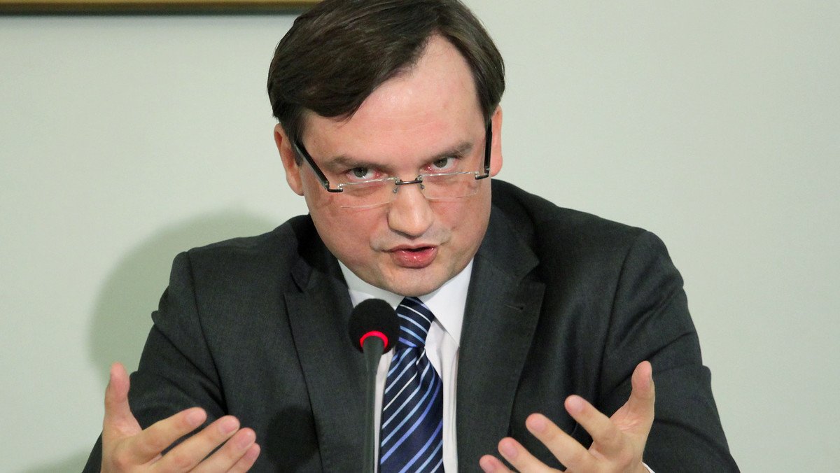 Były minister sprawiedliwości Zbigniew Ziobro zeznał przed komisją ds. nacisków, że w związku z groźbami, które były kierowane pod jego adresem, nie byli podsłuchiwani dziennikarze, ani nie były zbierane bilingi ich rozmów.