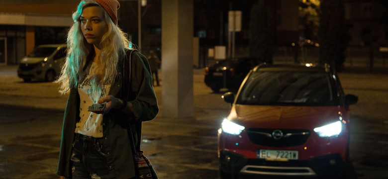Opel napędza nowy polski serial kryminalny Ultraviolet. Zobacz, czym jeżdżą gwiazdy