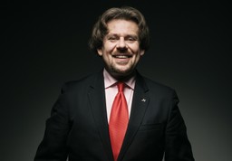 Misiło: Piotrowicz mówi, że broni wolności i prawa. Żenująca tragifarsa [WYWIAD]