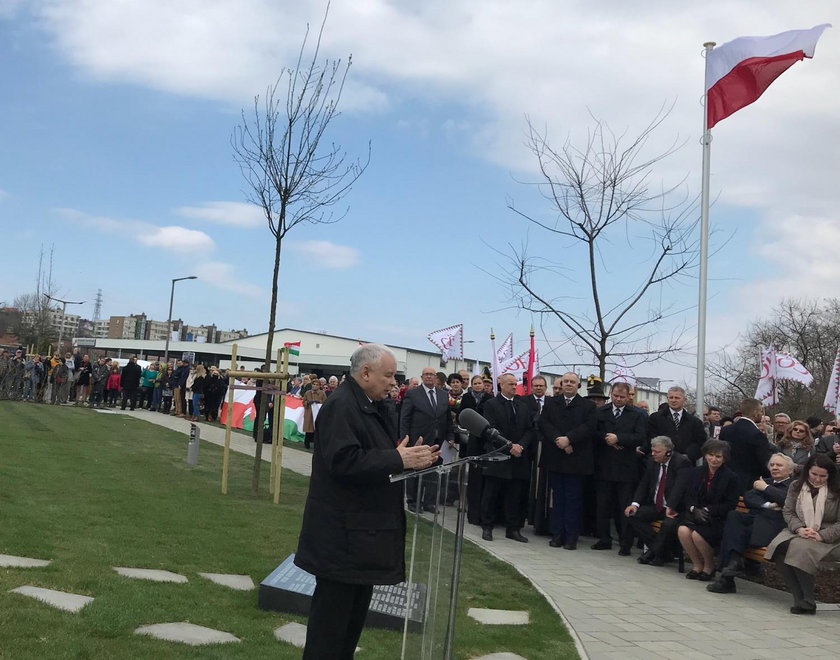 Kaczyński na odsłonięciu pomnika smoleńskiego