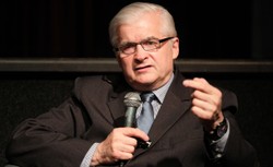 Cimoszewicz: Hitlerowcy, zanim zaczęli wykańczać Żydów, wykańczali homoseksualistów