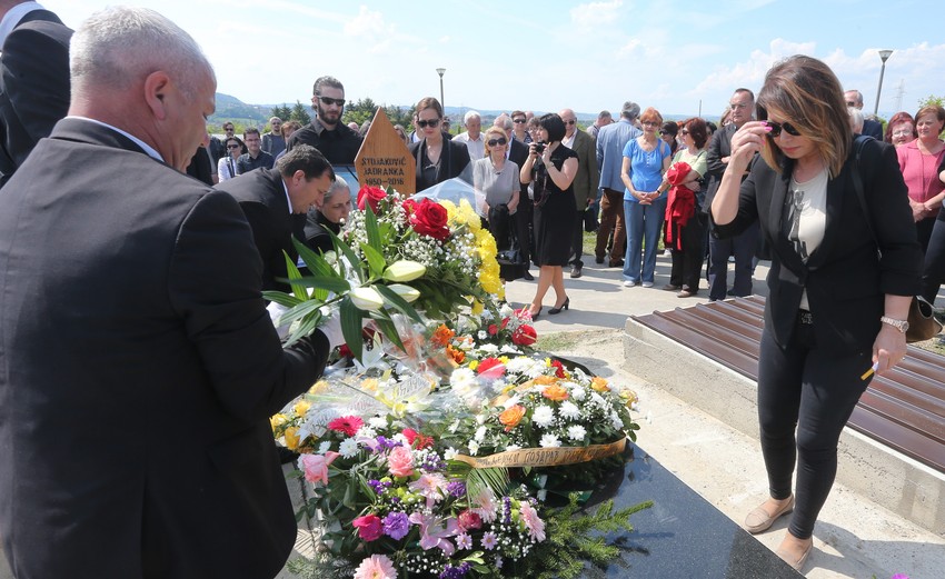  Neda Ukraden na sahrani