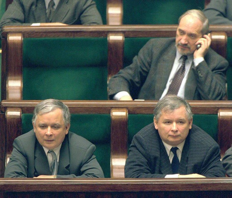 29 listopada 2001 r. Lech i Jarosław Kaczyńscy w Sejmie