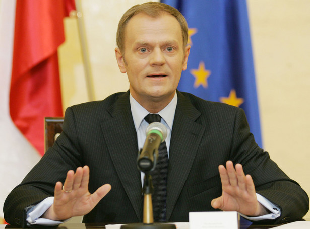 Tusk: Ustawa o zwrocie mienia we wrześniu