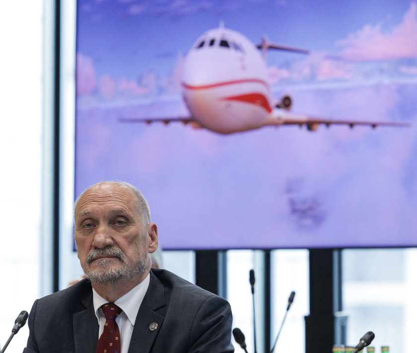 Macierewicz zapowiada publikację raportu smoleńskiego