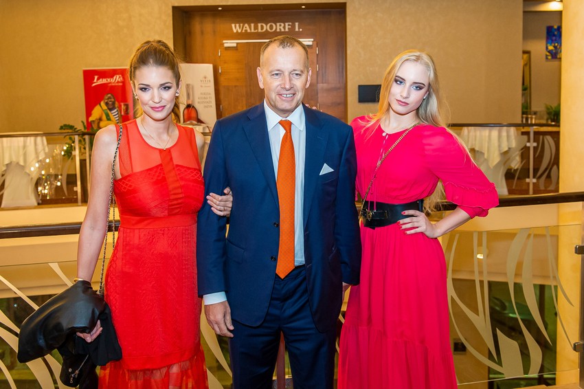 Boris Kolar sa ćerkama