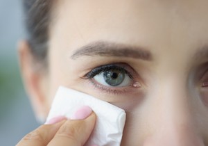 Epifora je medicinski izraz za prekomerno suzenje očiju