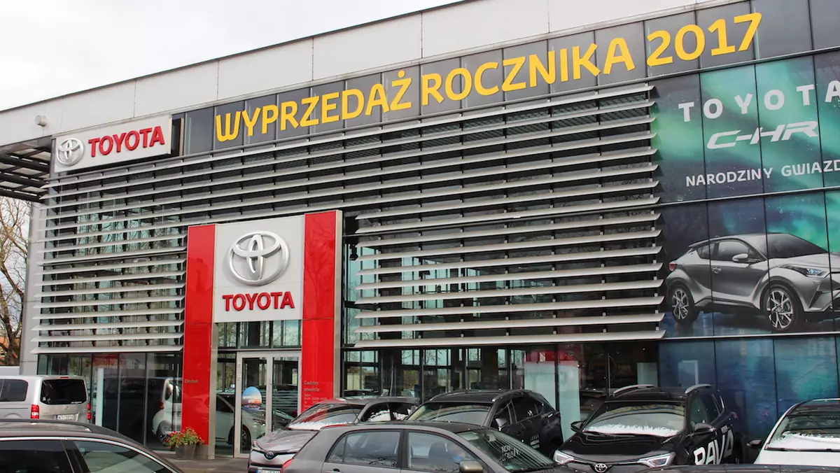 Toyota rozpoczęła wyprzedaż rocznika 2017