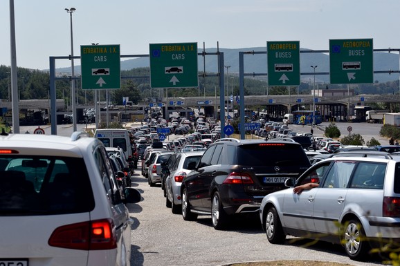 SRBI OTKRILI KAKO ZAISTA IZGLEDA NOVA PROCEDURA PRI ULASKU U EU Pred Uskrs se sprema totalni kolaps: Ako idete OVIM prevozom naoružajte se strpljenjem