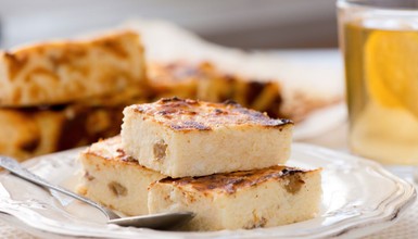 Kremowy sernik bez pieczenia. Ten przepis z garnka to hit