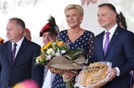 Prezydent RP Andrzej Duda (P) wraz z małżonką Agatą Kornhauser-Dudą