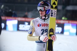 Schlierenzauer poza kadrą, ale skoczek nie składa broni