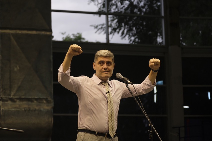 Dr "Pod mač bato" na jednom od svojih predavanja