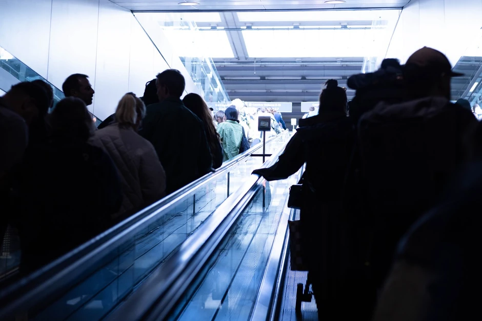 Britanski putnici ukrcavaju se na voz "Jurostar" od Londona do Pariza