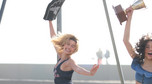 Hailey Baldwin, aniołek Victoria's Secret, w bikini na plaży