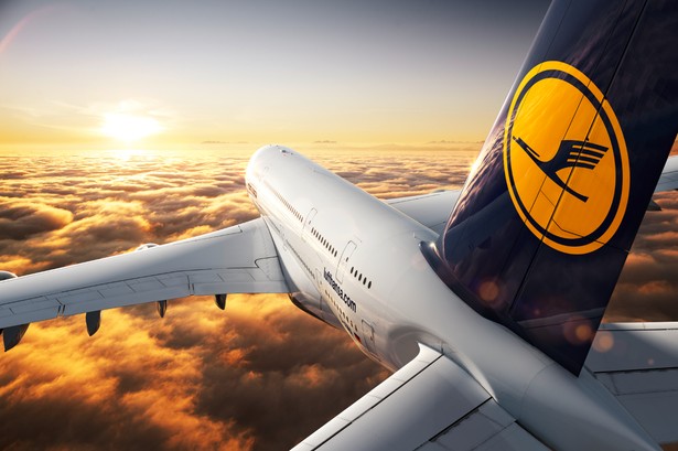 Problemy z podwoziem sprawiły, że Lufthansa wstrzymała lot A380 z Frankfurtu nad Menem do Tokio - poinformował w poniedziałek rzecznik tych niemieckich linii lotniczych Peter Schneckenleitner. © Photographer: Jens Görlich - © CGI: MO CGI GbR