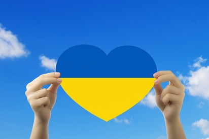 Ingyenes ukrán nyelvű szemvizsgálattal is segítik a menekülteket