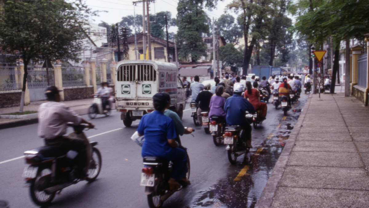Władze policji w Hanoi, stolicy Wietnamu, zapowiedziały, że... niscy, otyli i używający obelg wobec kierowców policjanci drogówki będą usuwani z ulic w celu poprawienia wizerunku publicznego służb porządkowych.