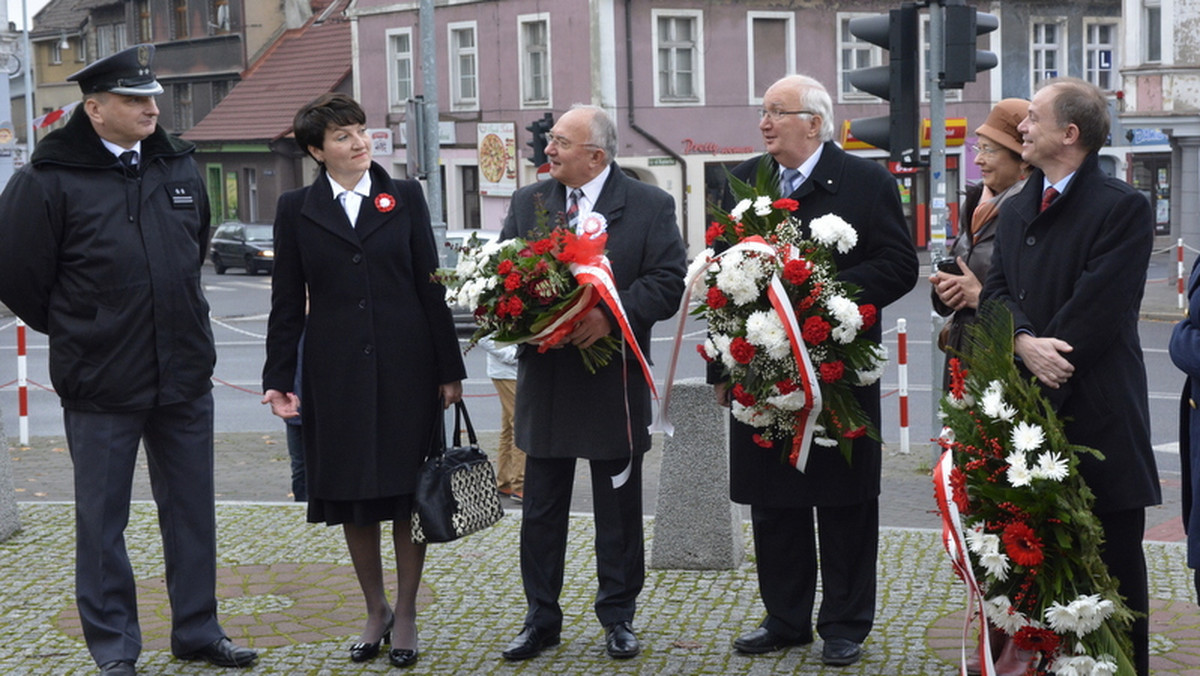 W tym roku przypada 96. rocznica odzyskania przez Polskę niepodległości. Zielonogórskie obchody Narodowego Święta Niepodległości rozpoczęła msza w intencji ojczyzny w kościele pw. Najświętszego Zbawiciela. Główne uroczystości odbyły się na Placu Bohaterów. Na zielonogórskim deptaku działa kawiarenka "Niepodległość", można obejrzeć wystawę uzbrojenia wojskowego, wspólnie zaśpiewać pieśni patriotyczne. W obchodach wzięła udział marszałek Elżbieta Polak.