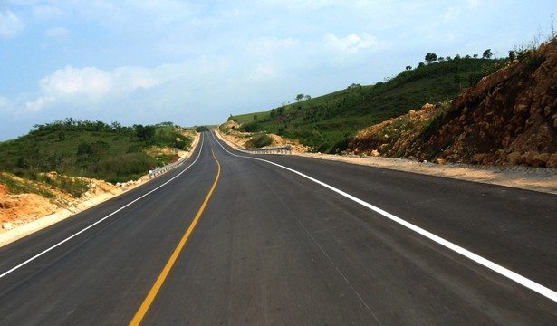 Dotychczas oddano 241,7 km autostrad; w budowie jest 221,9 km a na różnych etapach przygotowawczych 581,2 km autostrad - powiedziała Patrycja Wolińska-Bartkiewicz.