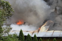 Potężny pożar i dym pod Warszawą. 'Zamykajcie okna'