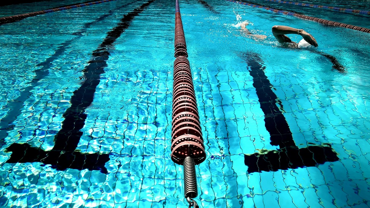 Tragédia a temesvári uszodában: meghalt egy fiatal férfi a medencében
