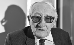 Karol Tendera nie żyje. To on wytoczył proces niemieckiej telewizji za 'polskie obozy'