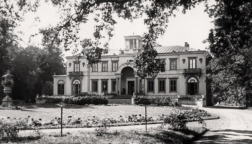 TAK MIESZKAŁA POLSKA ARYSTOKRACJA. Rezydencje w starej fotografii