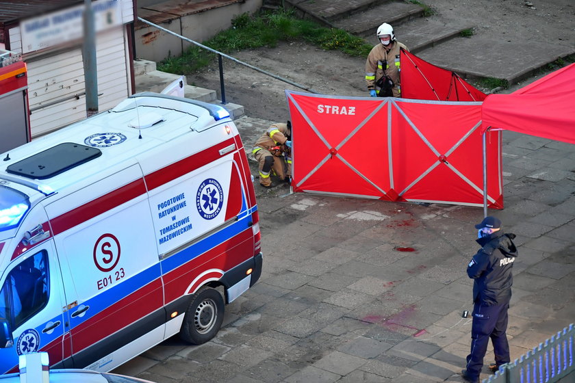 Atak nożownika w Brzezinach. Jedna osoba nie żyje, ranny policjant