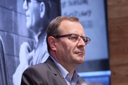 Ministrowie porzucają rząd. Politolog o sekrecie nowego gabinetu Tuska. Kto zastąpi Kierwińskiego i Sienkiewicza? [WYWIAD]