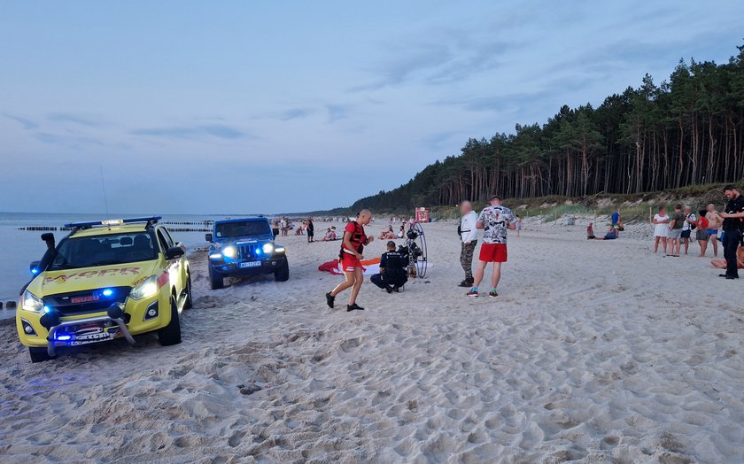 Paralotnią uderzył w plażowiczów