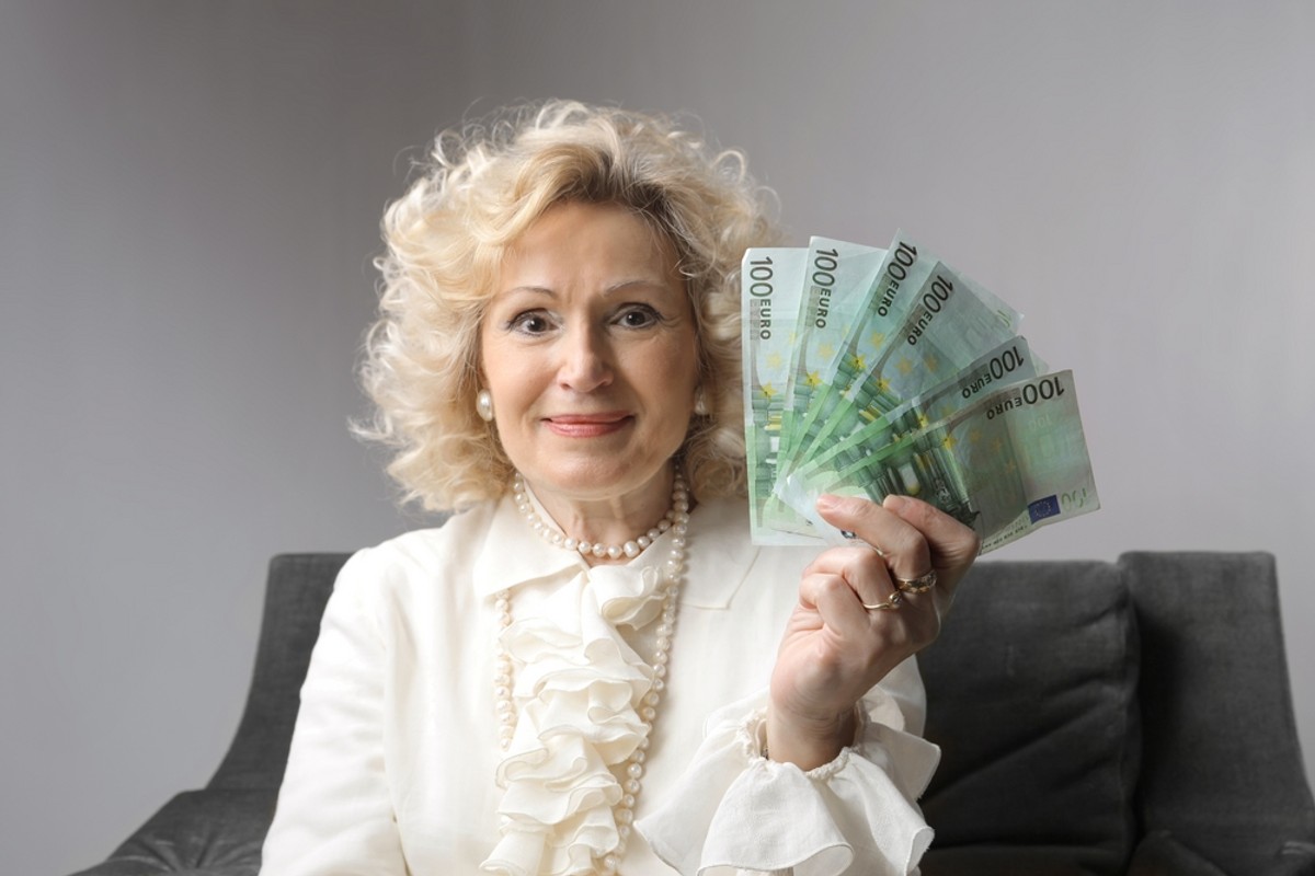 Kobieta z pieniędzmi