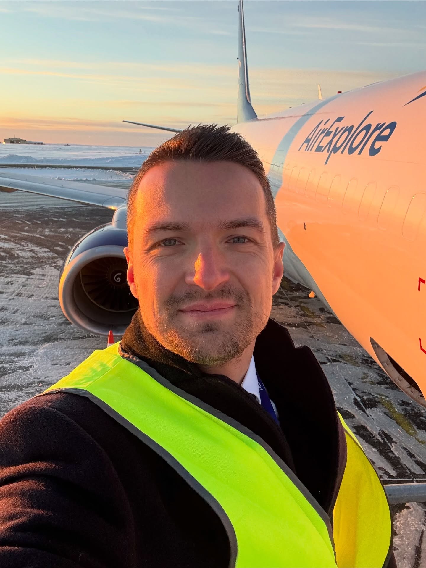 Pilot Viktor Vincze pozdravoval zo zasneženého Islandu.