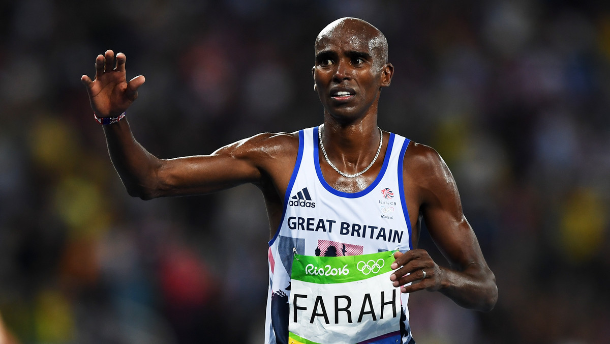 Mo Farah okazał się bezkonkurencyjny w biegu na 10000 m w ramach igrzysk olimpijskich. Brytyjczyk obronił tytuł sprzed czterech lat. Ten wyczyn jest wyjątkowy także dlatego, że Farah upadł w trakcie biegu. Za jego plecami finiszowali Paul Kipngetich Tanui z Kenii oraz Tamirat Tola z Etiopii.
