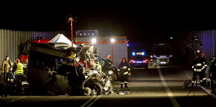 Wypadek busa. Śmierć w wypadku busa pod Przybędzą. 8 osób zginęło w wypadku busa pod Żywcem