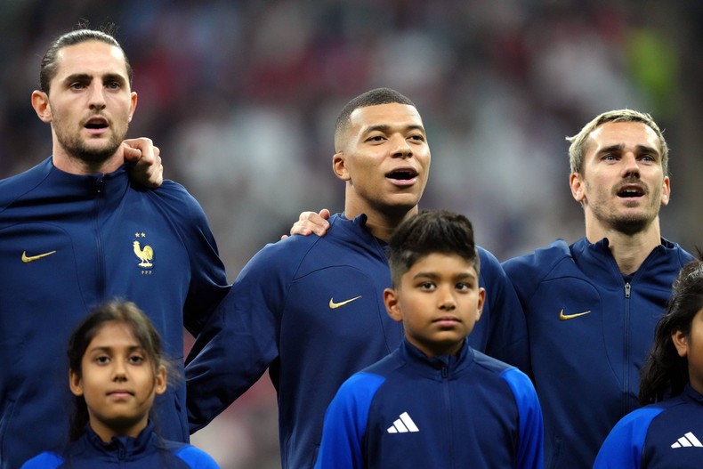 Mbappé, Griezmann et Rabiot pour la France