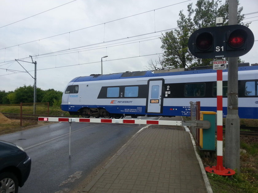 Policja i pracownicy kolei w akcji „Bezpieczny Przejazd”  i „Bezpieczne piątki"