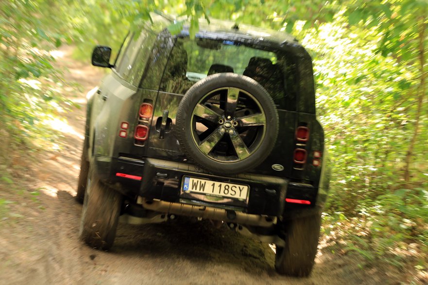 Land Rover Defender 110 