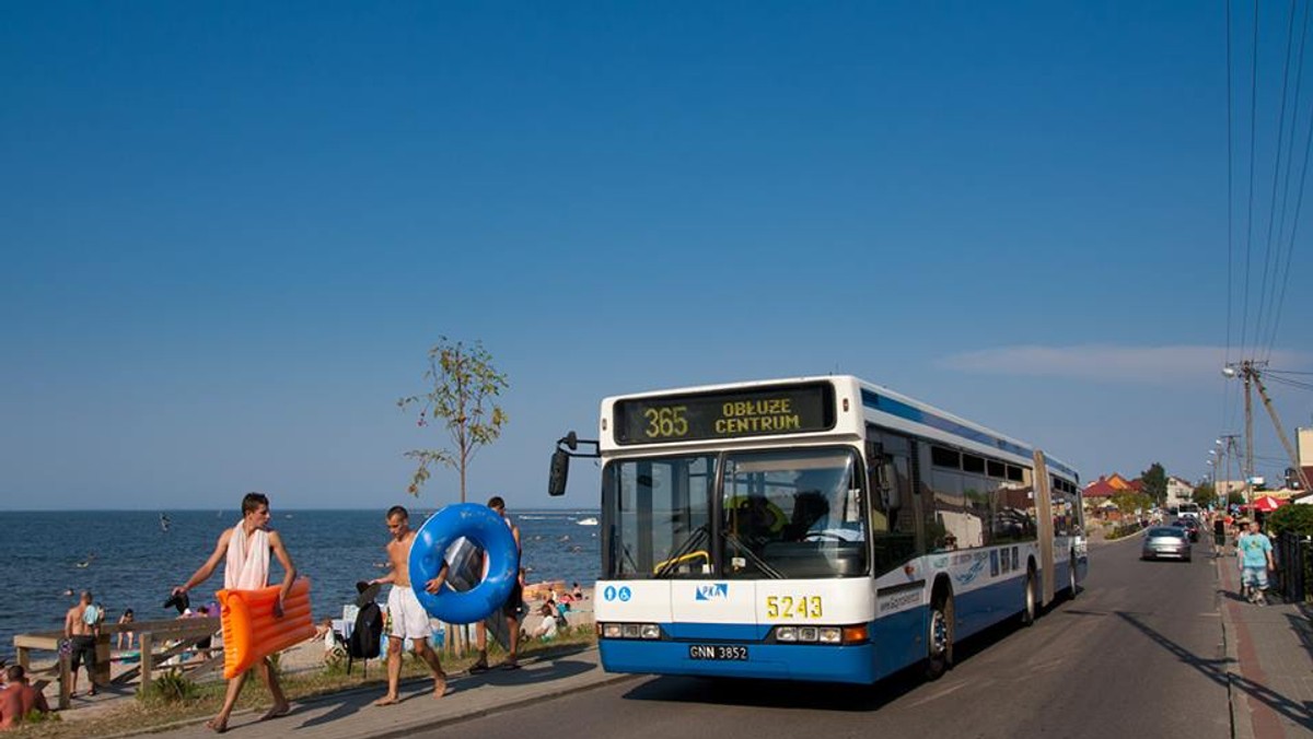 Więcej przystanków tramwaju wodnego, dodatkowe linie plażowe, nowe pospieszne autobusy, inne rozkłady jazdy – w wakacje szykują się spore zmiany w miejskiej komunikacji w Trójmieście.