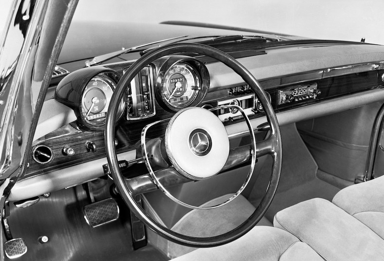 Mercedes 600 (W 100)