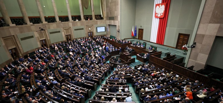 PiS chce zmieniać konstytucję. Ruszyła debata w Sejmie
