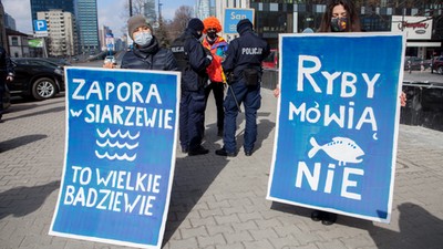 Zapora w Siarzewie to wielkie badziewie. Protest pod Ministerstwem Infrastruktury