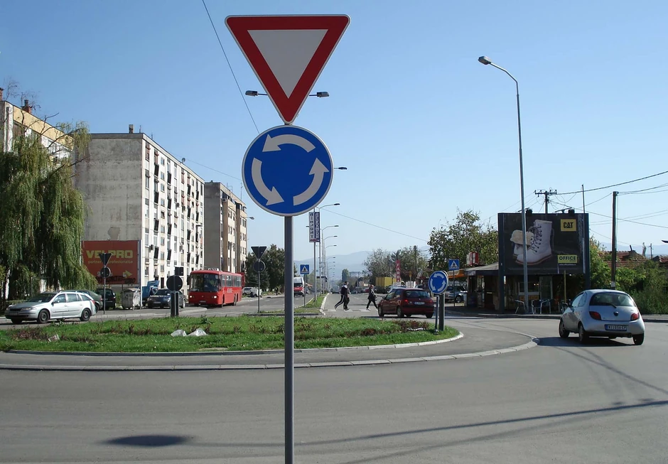 Kružni tok na Bulevaru 12. februara gde se dogodio težak vatreni incident